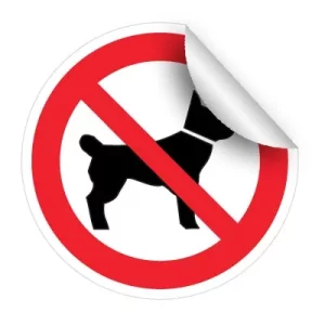 P014 Zákaz vstupovať so zvieratami.