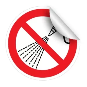 Nálepka – P017 Zákaz striekania vodou