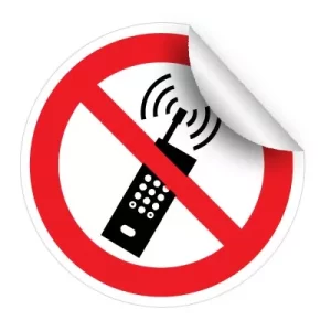 Nálepka – P018 Zákaz používania mobilných telefónov