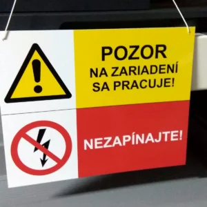 Zavesená výstražná tabuľka Pozor na zariadení sa pracuje s nápisom Nezapínajte a piktogramom zákazu zapnutia
